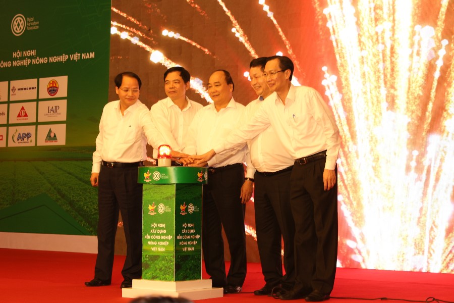 Thủ[-]tướng[-]Nguyễn[-]Xuân[-]Phúc[-]chủ[-]trì[-]“Hội[-]nghị[-]xây[-]dựng[-]nền[-]công[-]nghiệp[-]nông[-]nghiệp[-]Việt[-]Nam”